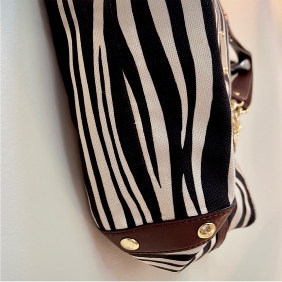 MICHAEL KORS GIRAFFE PRINT HANDBAG TOTE BLACK WHITE BROWN W/ GOLD CHAIN STRAPS - Picture 13 of 16